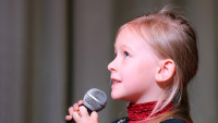 zpěvačka microphone-1804148 1280